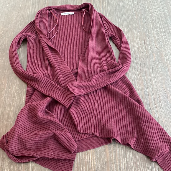 Ricki’s shawl type sweater in beautiful burgundy, colour in size XS. - Picture 3 of 7